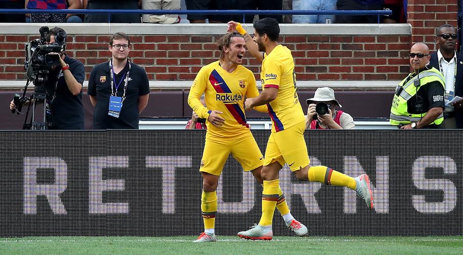 Suarez S Brace Griezmann Goal Power Barca Over Napoli