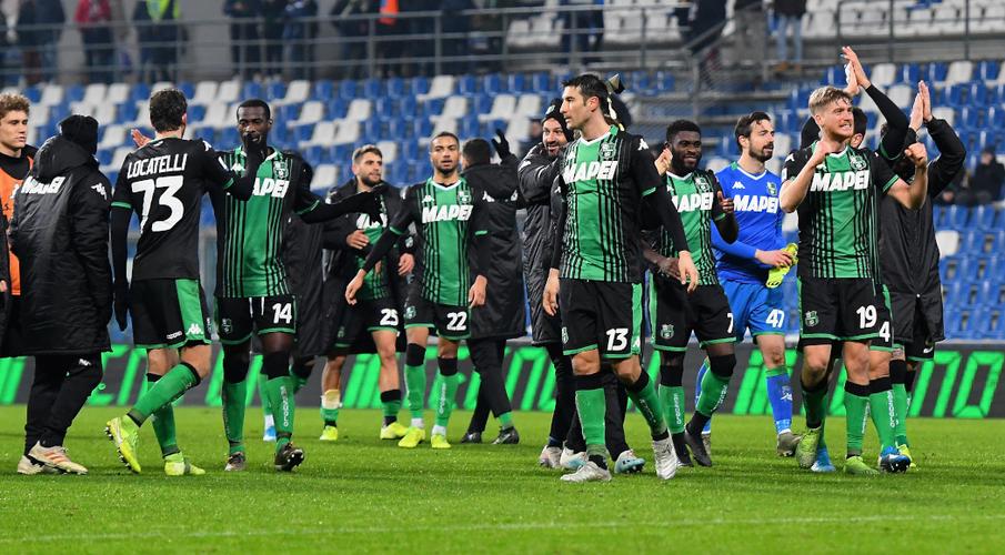 Sassuolo players run on empty pitches as training resumes | SuperSport