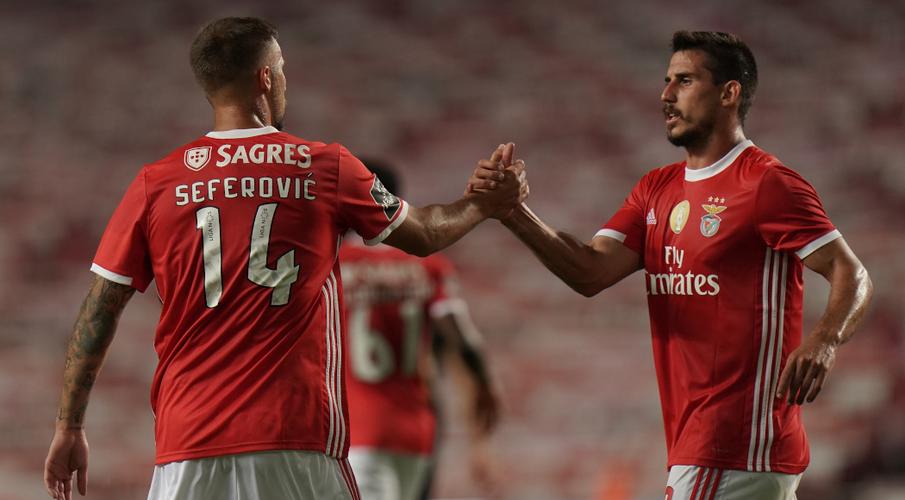 Benfica keep slim title hopes alive with 2-0 win over Guimaraes