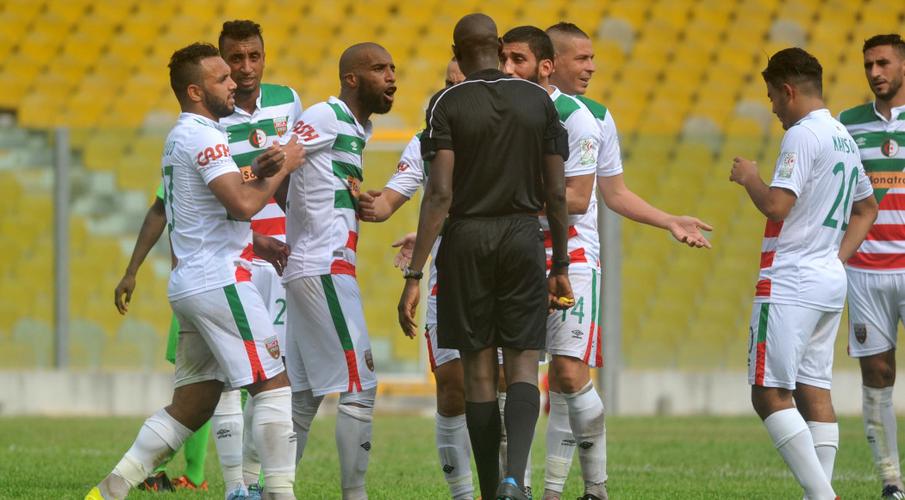 Người hâm mộ bóng đá Algeria tấn công HQ của chủ sở hữu câu lạc bộ MC-Alger-170212-WithRef-BPP-1050