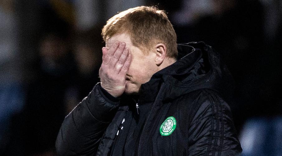 Celtic đã khiến người hâm mộ thất vọng một lần nữa, Lennon nói khi hy vọng về danh hiệu tắt dần Neil-Lennon-210222-Hands-On-Face-G1050