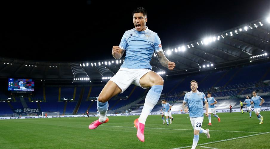 La Lazio supera il Milan per mantenere vivi i sogni dei primi quattro