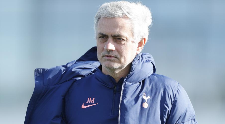 La Roma nomina Mourinho allenatore per la prossima stagione