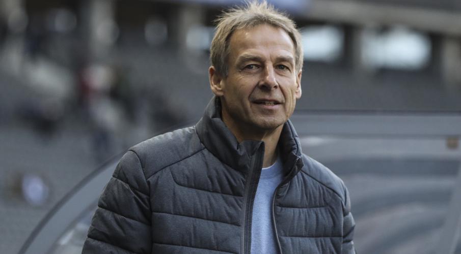 Der große Deutsche Klinsmann interessiert sich für den Tottenham-Job
