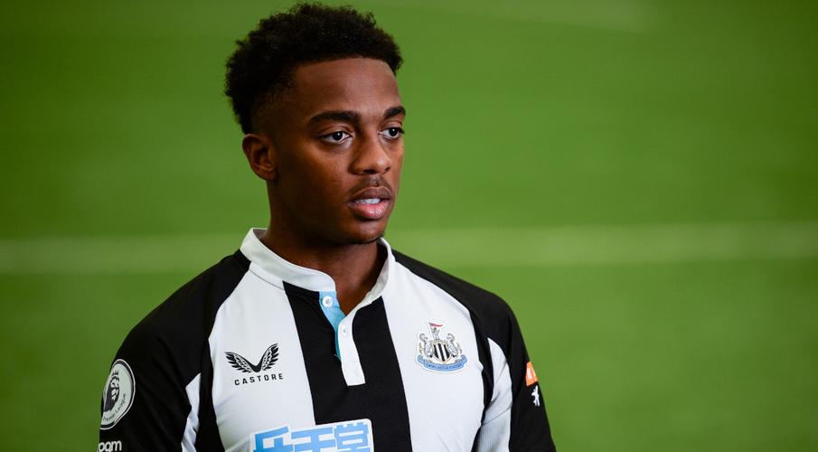 Arsenal's Willock joins Newcastle on six-year deal