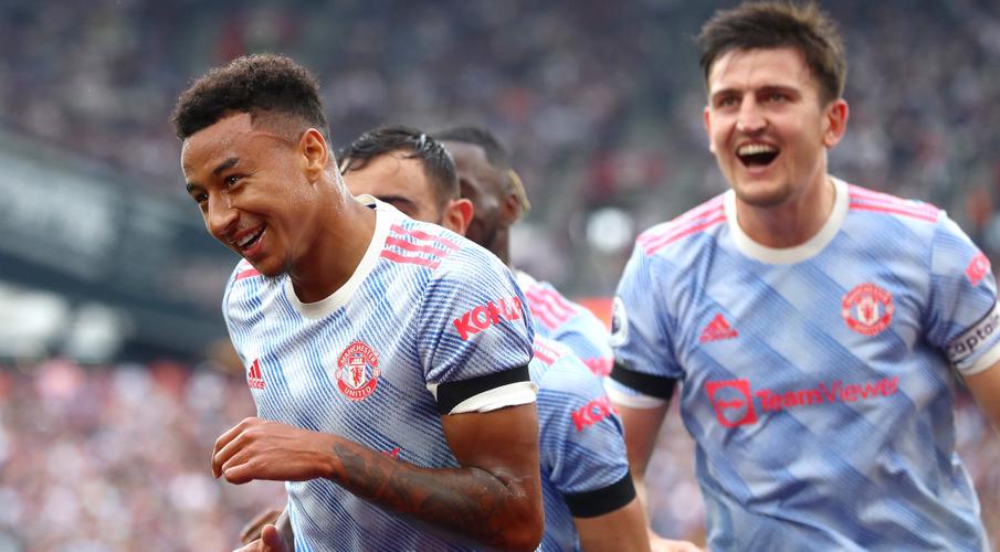 Lingard earns dramatic late win for Man United