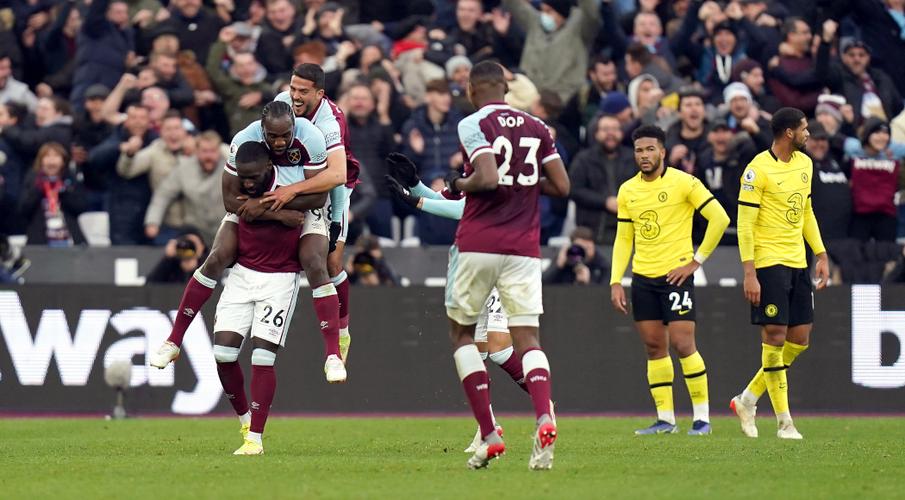 Chelsea stunned as Masuaku's stroke of luck lifts West Ham