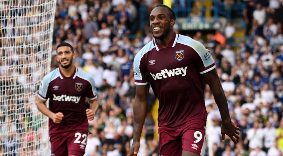 Late Antonio strike gives West Ham win at Leeds