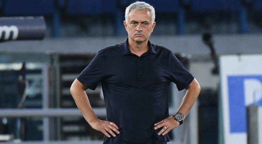 Mourinho blasts referee, VAR after Roma lose derby